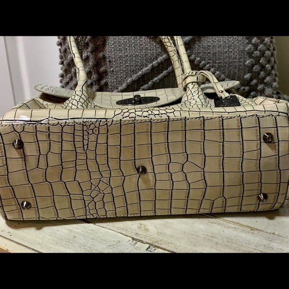 ❤️Govali Cream Croc Embossed Shoulder Bag - Picture 6 of 10